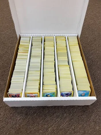 Bulk de cartas Pokémon de borda amarela